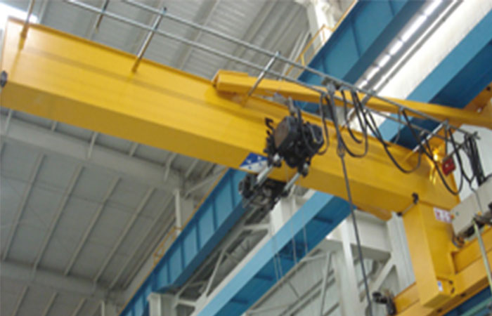 Wall travelling jib crane